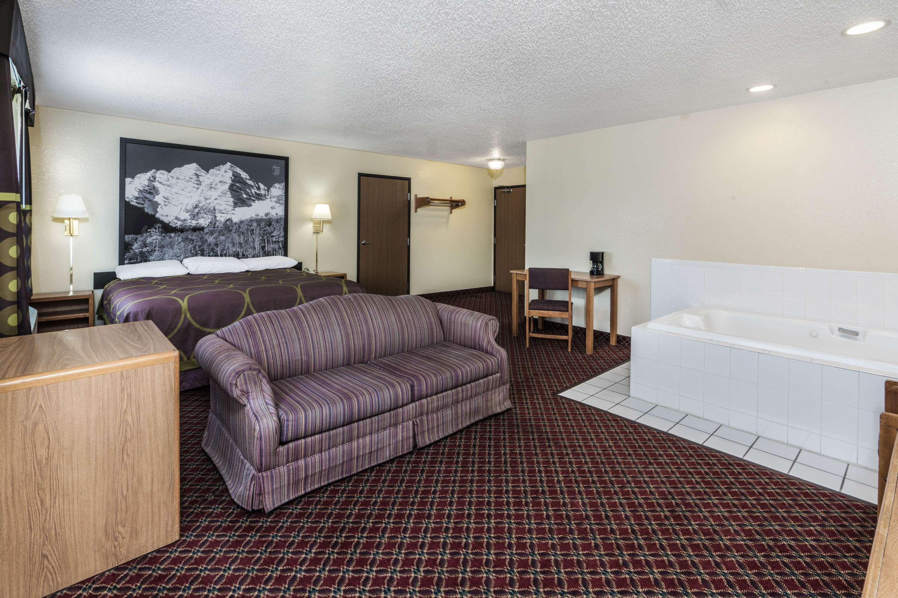 Super 8 By Wyndham Fountain Hotel Ngoại thất bức ảnh