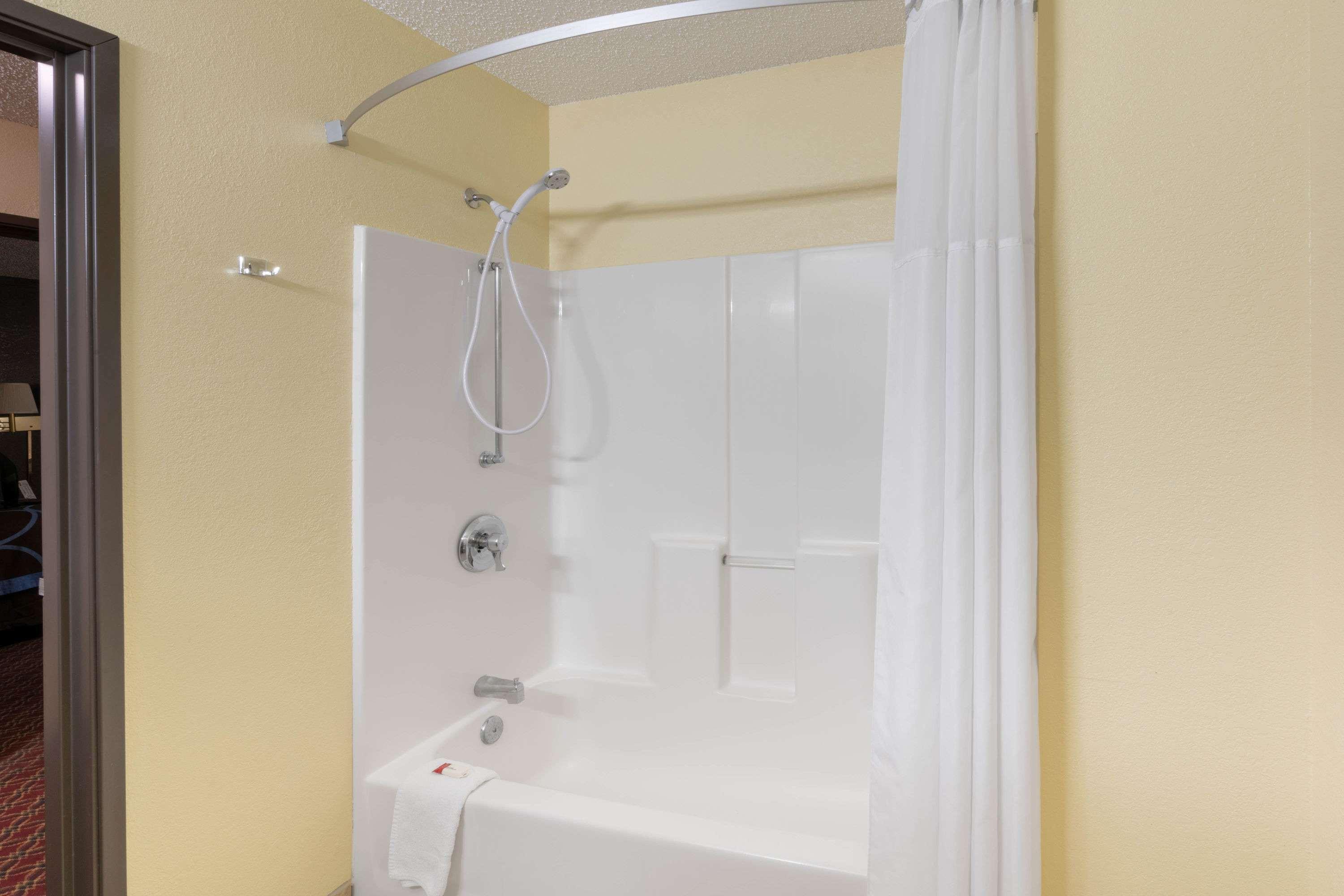 Super 8 By Wyndham Fountain Hotel Ngoại thất bức ảnh