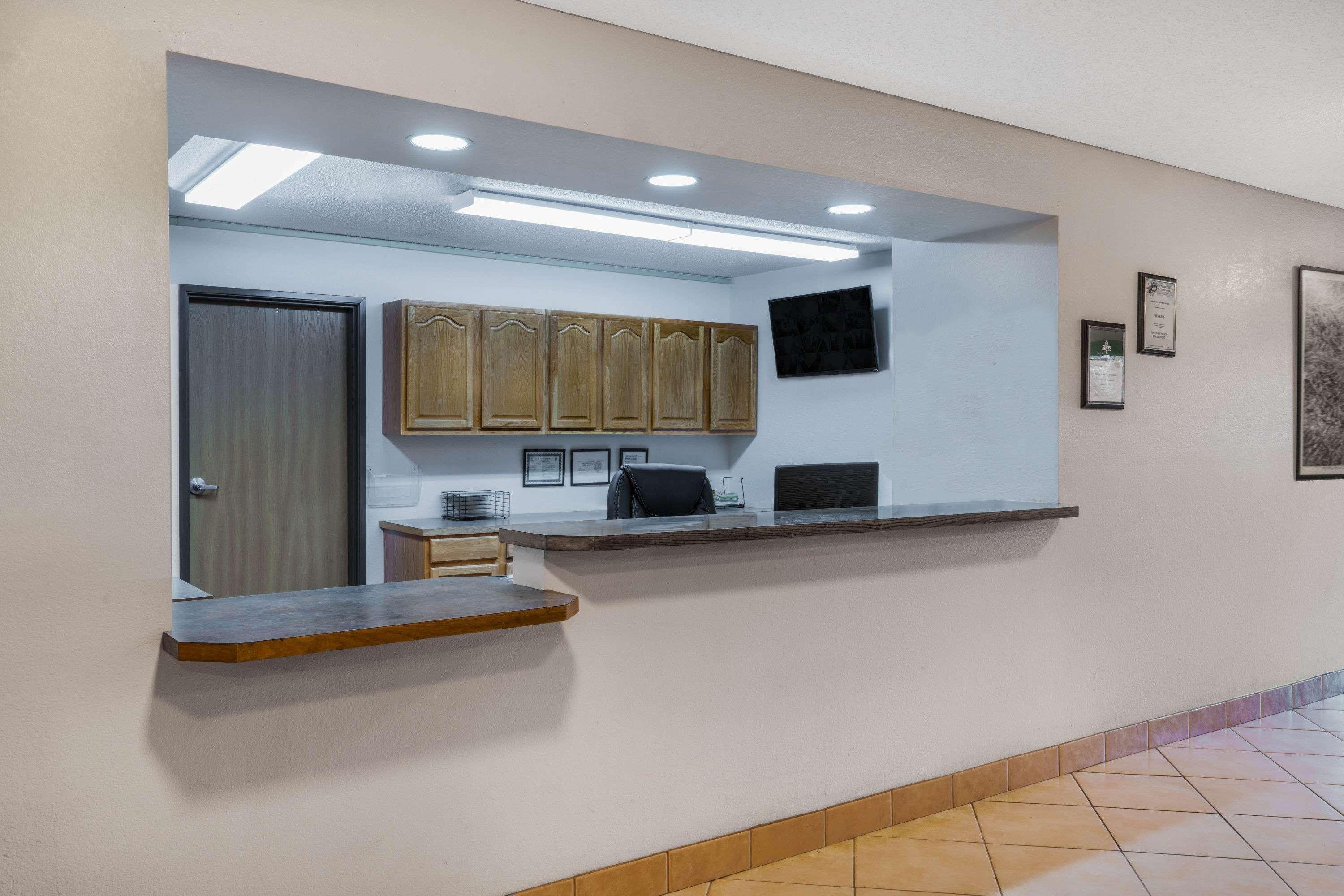 Super 8 By Wyndham Fountain Hotel Ngoại thất bức ảnh